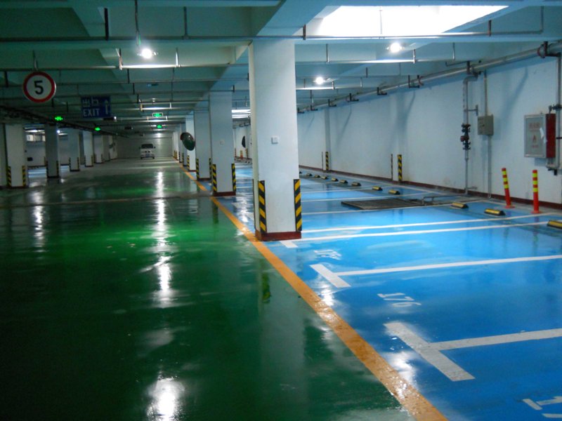 地坪工程是指在建筑物内部或外部地面进行设计、施工和维护的一系列工作,以满足使用功能要求并提高地面的质量。